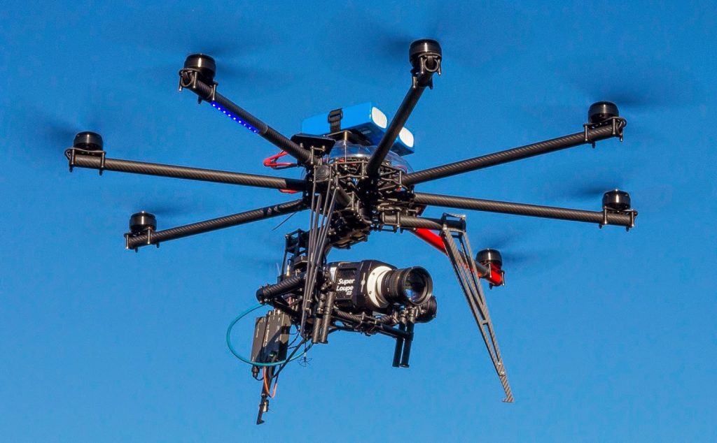 chi siamo_drone professionale in volo