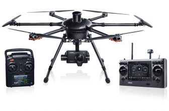 Yuneec Tornado H920 Plus_con i due telecomandi e telecamera